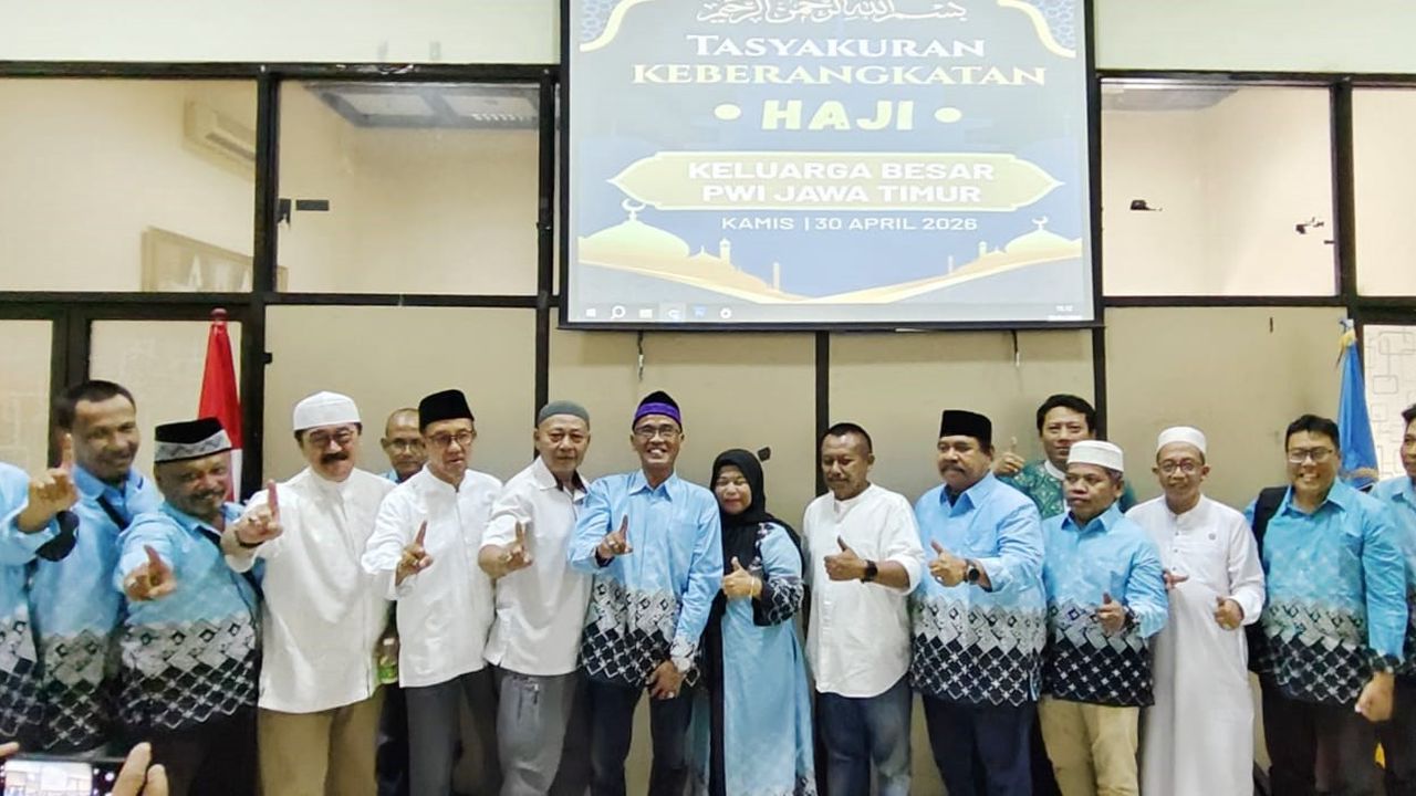 PWI Jatim Berangkatkan 11 JCH, Wartawan Diminta Jaga Nama Baik Pers