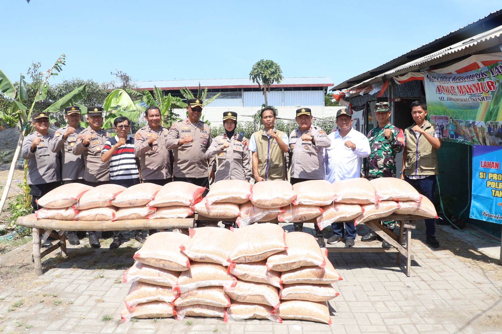 Dukung Ketahanan Pangan, Polres Pelabuhan Tanjung Distribusikan 1 Ton Jagung Hasil Panen Raya ke Bulog