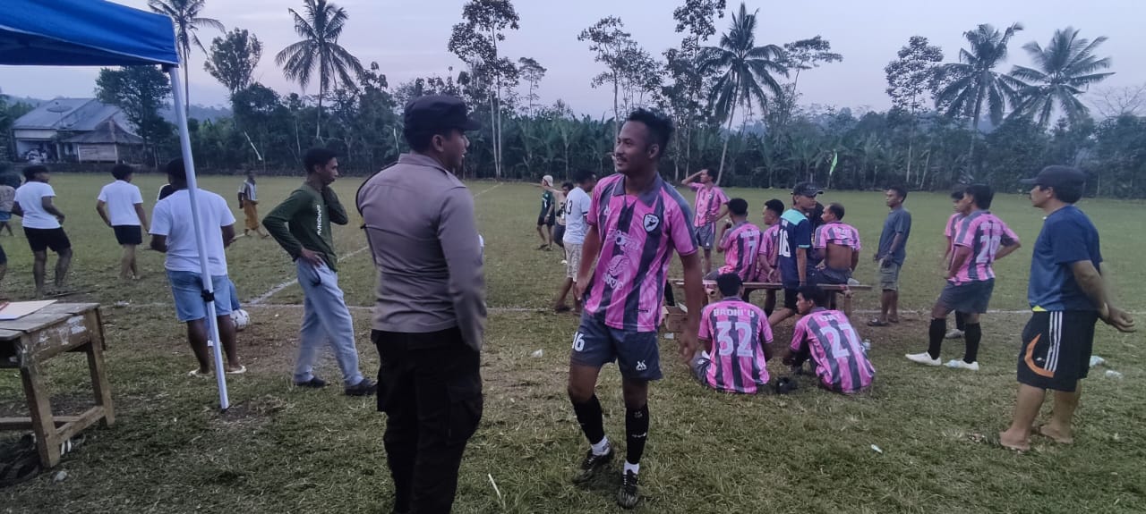 Polsek Senduro Amankan Turnamen Sepak Bola Suryanaga Cup IV 2025