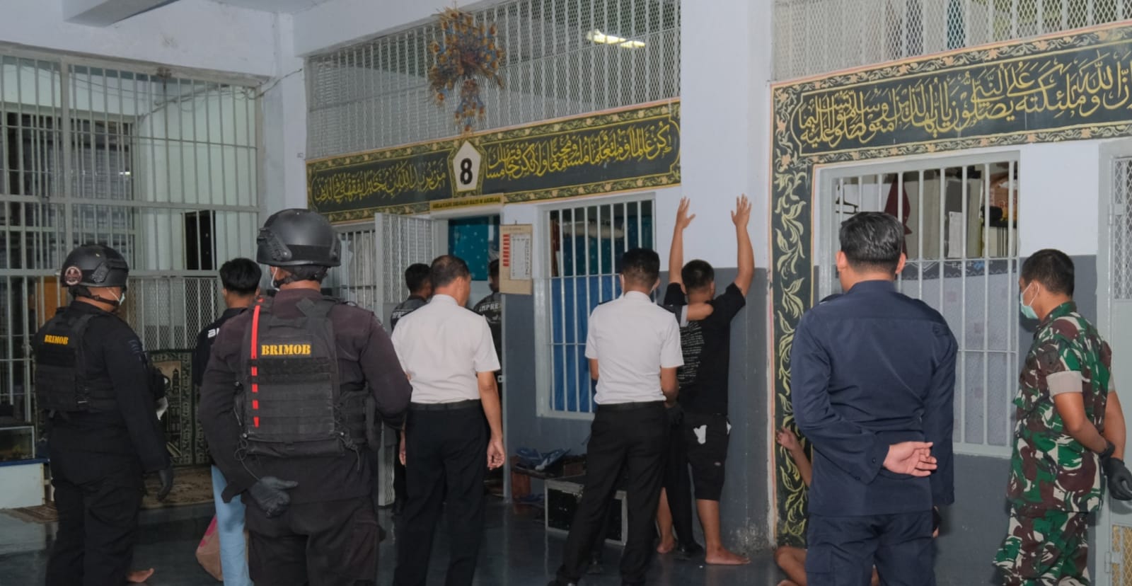 Personil Gabungan Gelar Razia Lapas Kelas I Malang, Wujudkan Zero Halinar