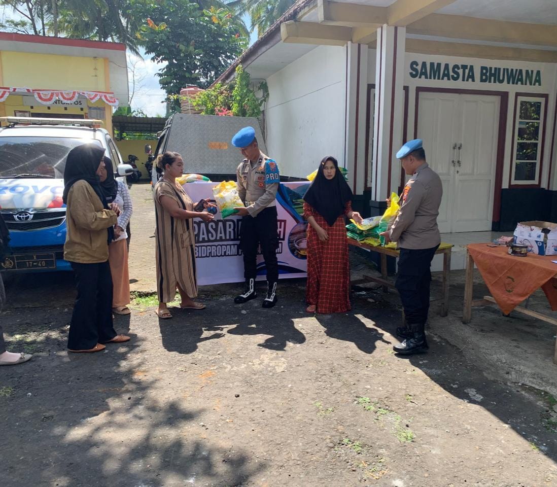 Polres Lumajang Gelar Gerakan Pangan Murah di Kecamatan Gucialit, 500 Sak Beras Ludes Terjual