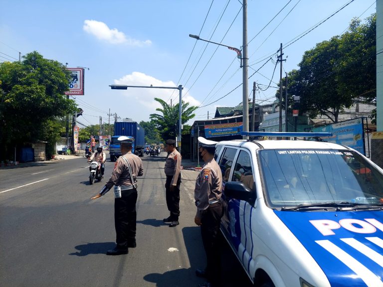 Polisi dan Masyarakat Bersatu Ciptakan Karangpilang Aman