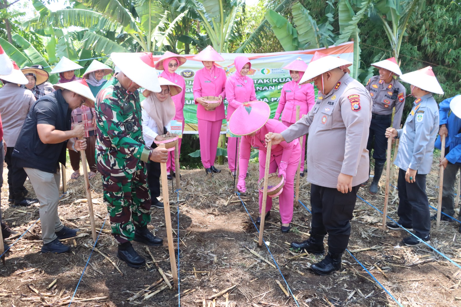 Polres Pasuruan Gelar Penanaman Jagung Serentak Kuartal IV di Desa Martopuro