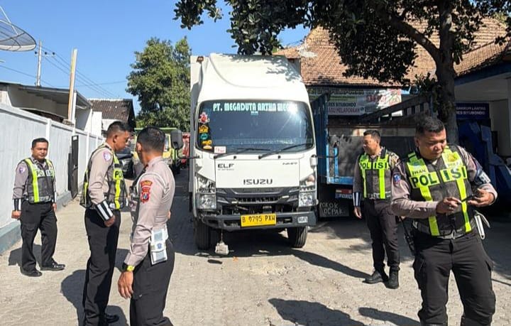 Sopir Truk Boks Pelaku Tabrak Lari di Situbondo Ditangkap, Sempat Manipulasi Barang Bukti