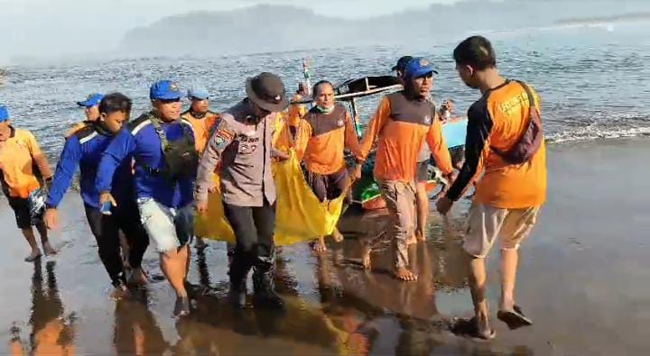 BPBD Jember: Pantai Payangan Tidak Layak untuk Berenang, Wisatawan Diminta Waspada!