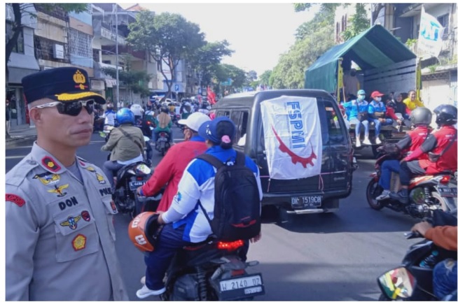 Polsek Sawahan Amankan Aksi May Day di Bg Junction - Praban