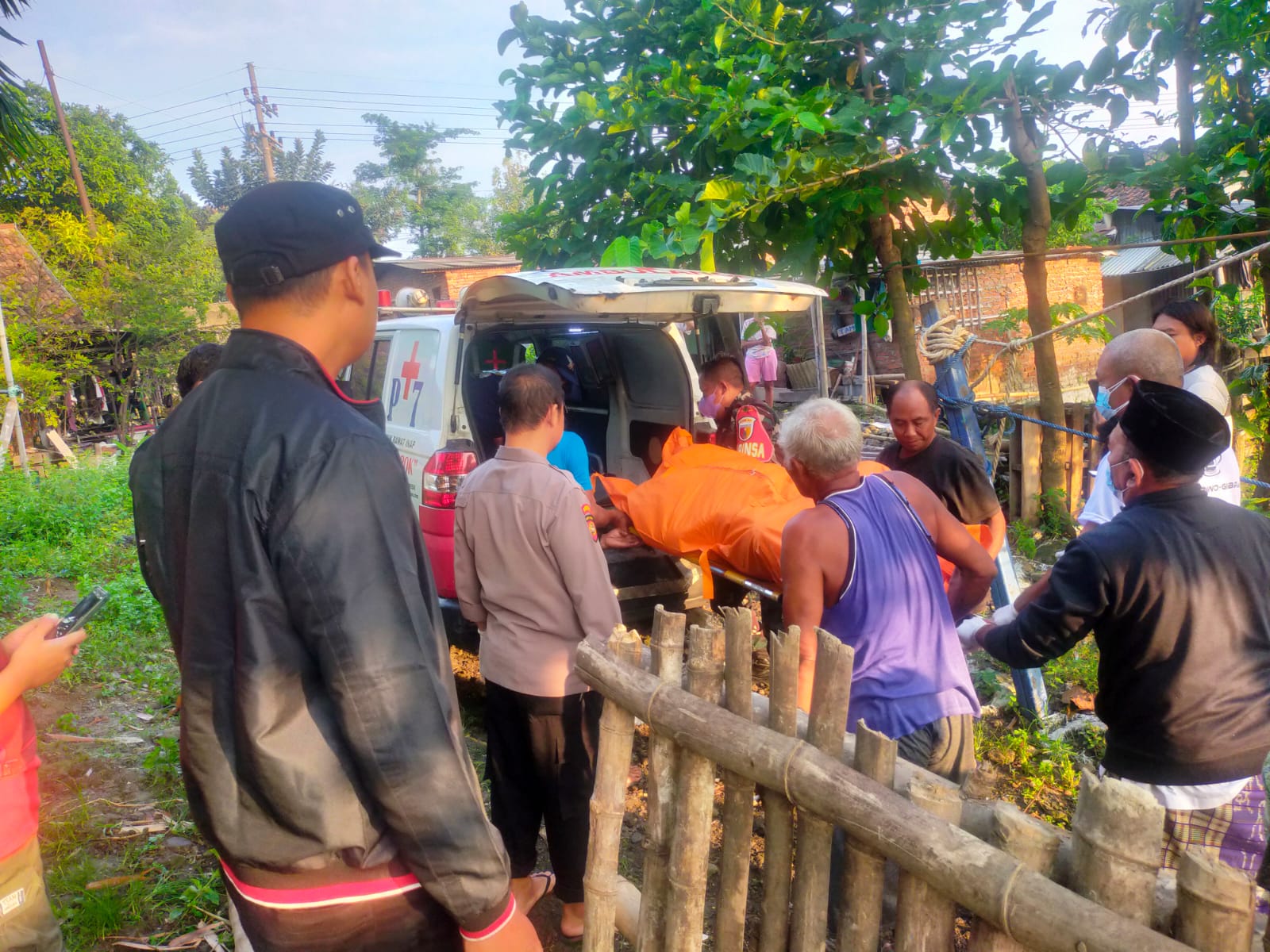 Geger Penemuan Jasad Terapung di Gresik, Disinyalir Korban Bunuh Diri