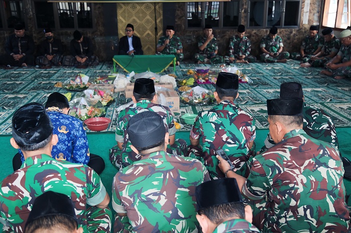 Kasdim 0821 Lumajang Peringati Maulid Nabi di Musala At-Taqwa