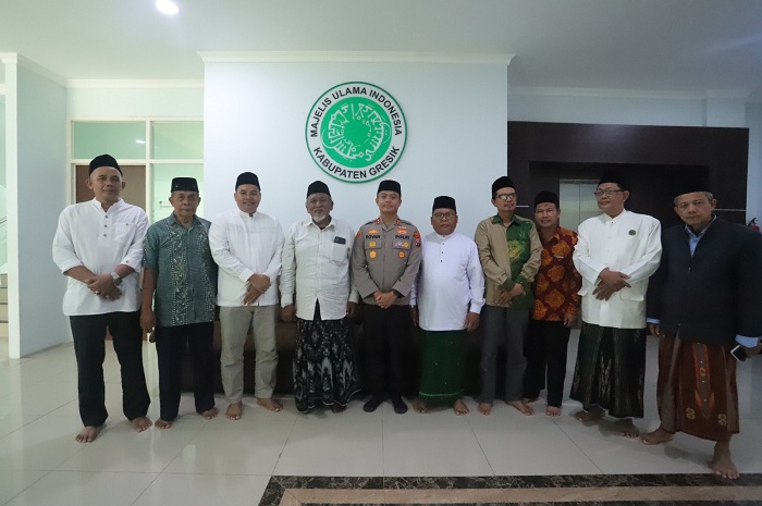 Perkuat Sinergitas, Kapolres Gresik AKBP Rovan Silaturahmi ke MUI dan GKI Gresik