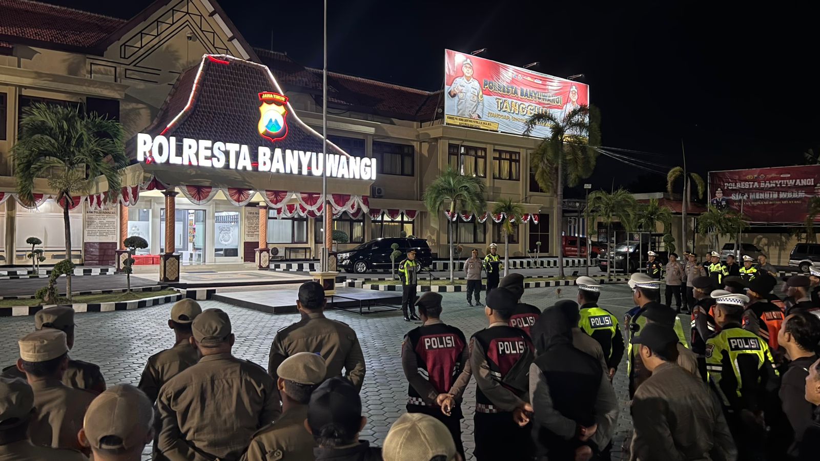 Patroli Gabungan Skala Besar, Polresta Banyuwangi Tegaskan Komitmen Jaga Harkamtibmas