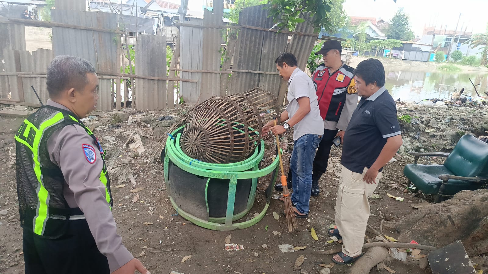 Arena Sabung Ayam Kemangsen Balongbendo Diobrak-abrik Polisi