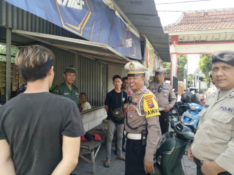 Polsek Lakarsantri Tingkatkan Patroli untuk Jaga Keamanan Wilayah