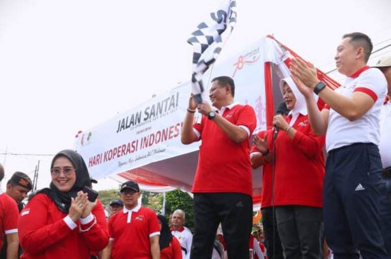 Kapolres Bojonegoro dan Ribuan Warga Rayakan Hari Koperasi ke-78 dengan Jalan Santai Penuh Berkah