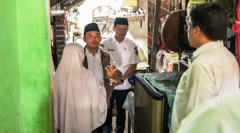 Wujudkan Rumah Layak dan Sehat, Pemkot Pasuruan Serahkan Bantuan RTLH