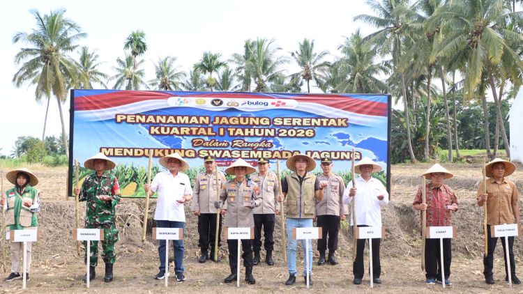 Kapolresta Banyuwangi Pimpin Tanam Raya Jagung Dukung Swasembada Pangan