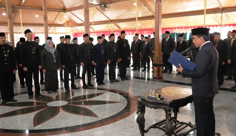 Perkuat Tata Kelola Pemerintahan, Bupati Bangkalan Lantik 28 Pejabat Struktural  Eselon II dan III