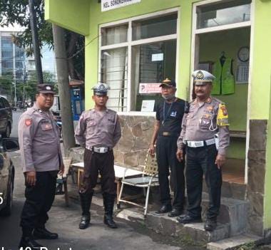 Polsek Sukomanunggal Tingkatkan Patroli dan Komunikasi dengan Masyarakat untuk Jaga Keamanan