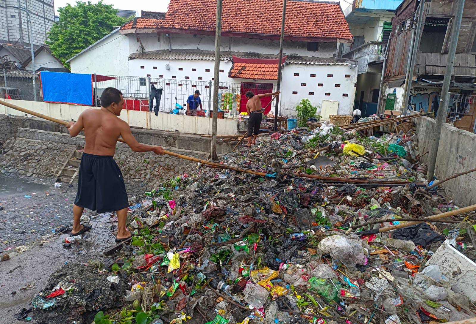 1.480 URC Diterjunkan Antisipasi Banjir Surabaya, Sampah Jadi Problem