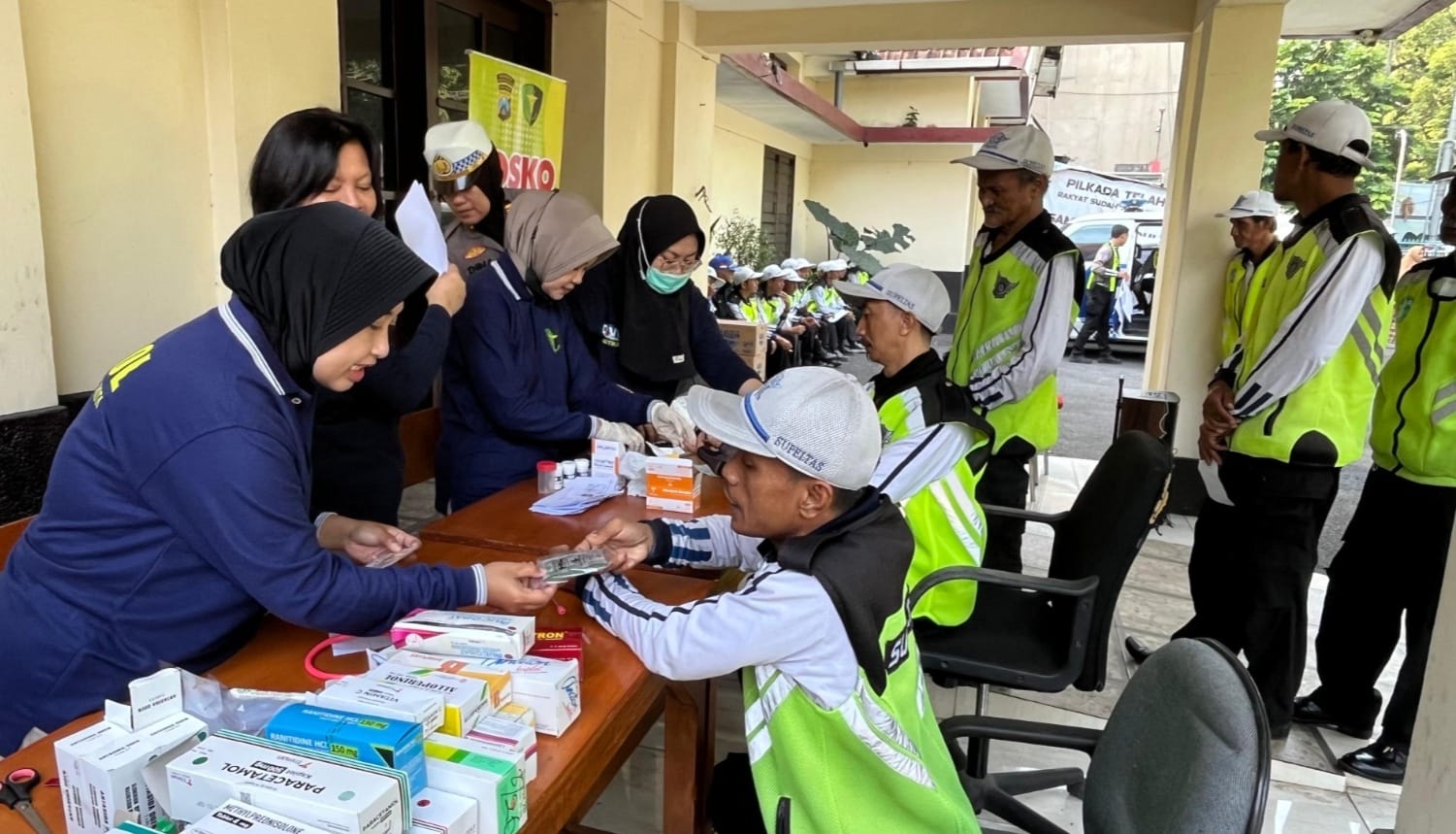 Siedokkes Polresta Malang Kota Cek Kesehatan Supeltas Jalan Raya