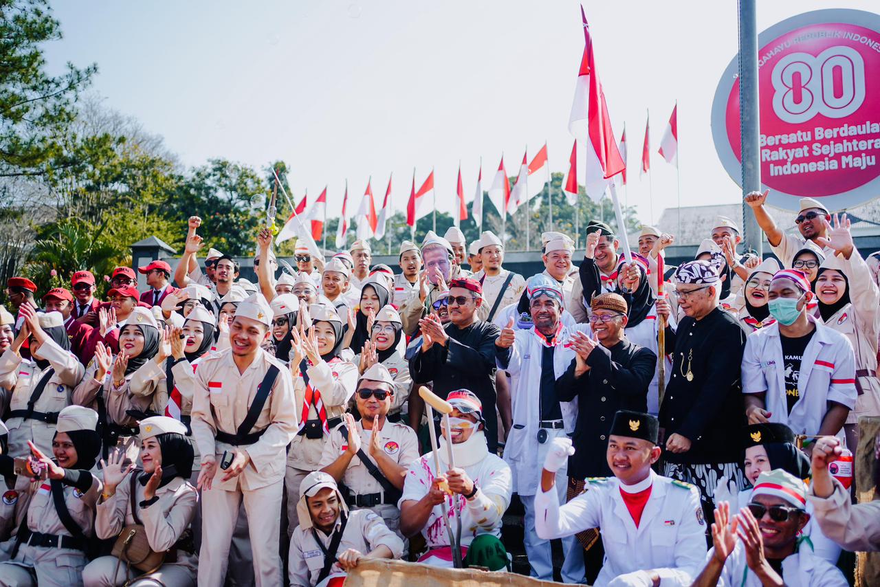 Ribuan Baju Adat Warnai Upacara Kemerdekaan di Universitas Muhammadiyah Malang