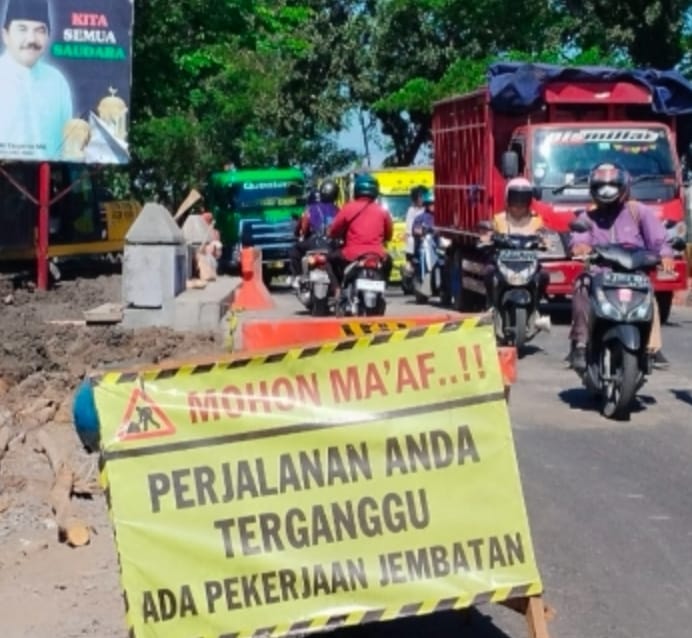 Penggantian Jembatan Cangkringmalang Bakal Molor, Pengguna Jalan Meradang