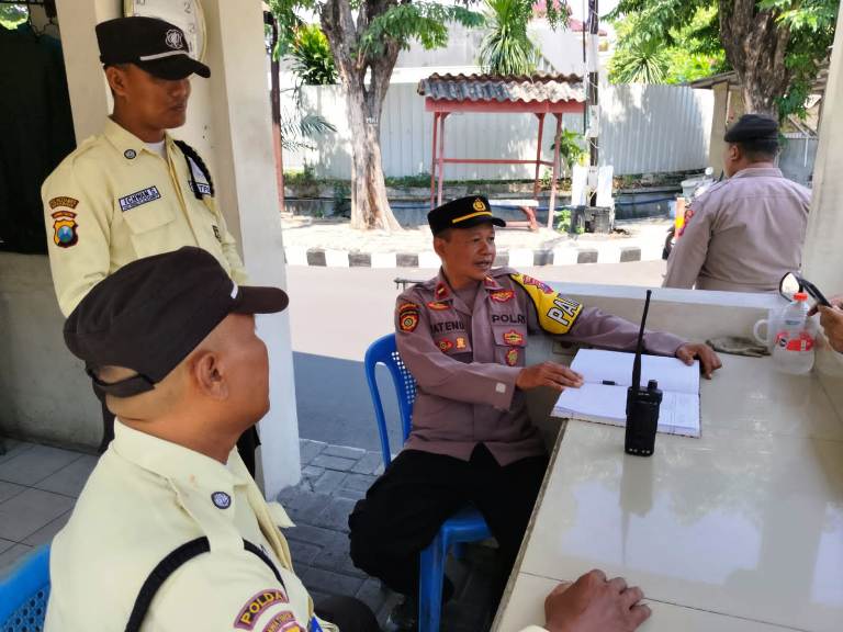 Polsek Wonocolo Perkuat Keamanan Lewat Patroli Dialogis di Margorejo Indah Surabaya