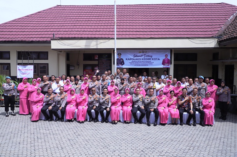 Kunjungi Polsek Mojoroto, AKBP Anggi Saputra Ibrahim Tekankan Pelayanan dengan Hati dan Disiplin Anggota