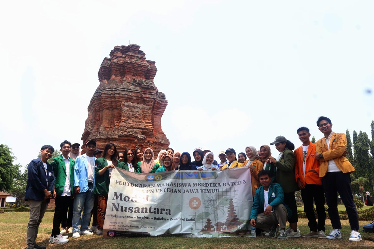 Mahasiswa Modul Nusantara UPN “Veteran” Jawa Timur Kunjungi Candi Brahu Mojokerto