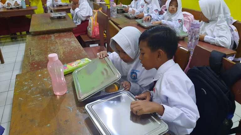 Program Makan Bergizi Gratis Resmi Dilaksanakan di Kabupaten Situbondo
