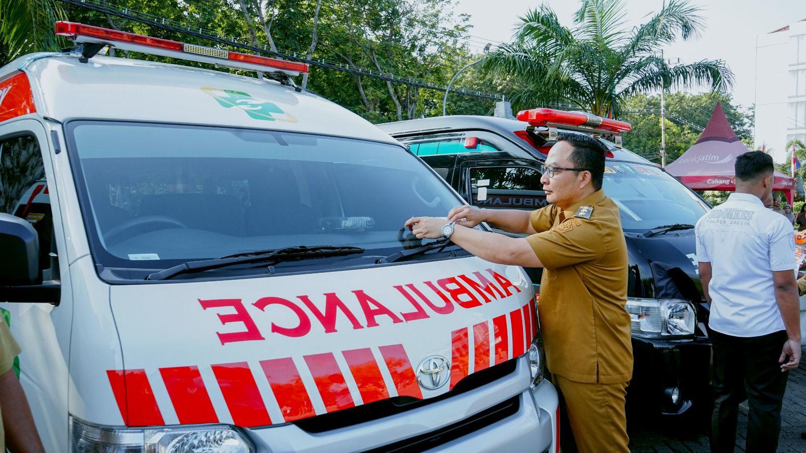 Pemkab Gresik Terima Hibah 35 Unit GPS Tracker Ambulans, Wabup: Layanan Ambulans Bisa Lebih Cepat