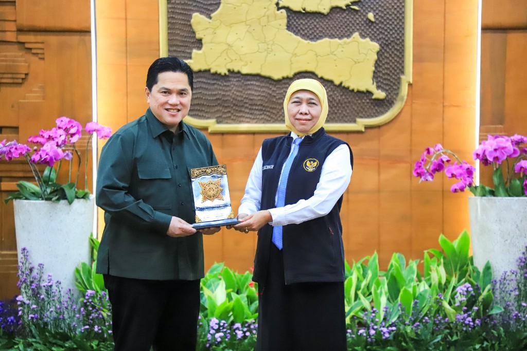 Erick Thohir Apresiasi Gubernur Khofifah Komitmen Jatim Dukung Transformasi Sepak Bola Nasional