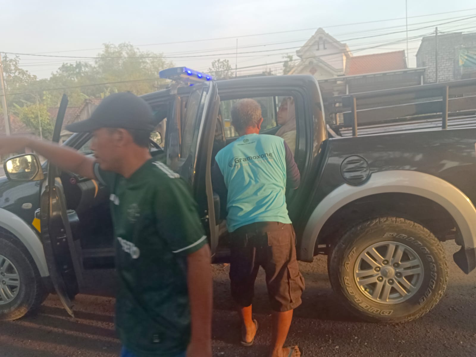 Minyak Solar Truk Bocor di Pucuk Lamongan, Pemotor Bergelimpangan
