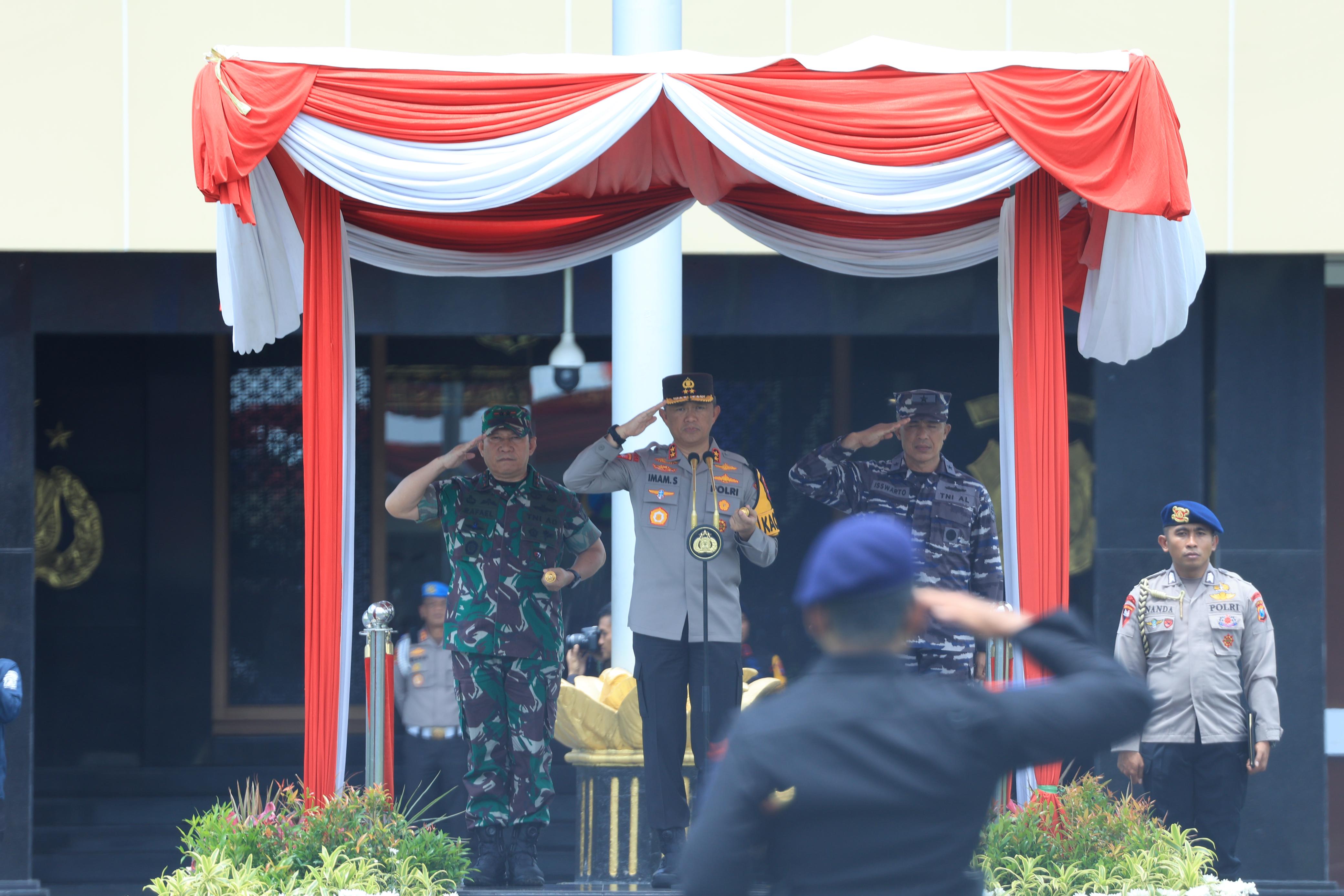 Kapolda Jatim Pimpin Apel Gelar Pasukan Gabungan di Bulan Bhakti TNI-Polri 2024