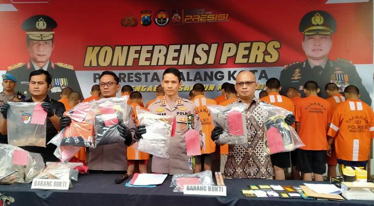 Pasca-Unjuk Rasa di Malang, 12 Polisi Terluka dan 16 Pos Rusak