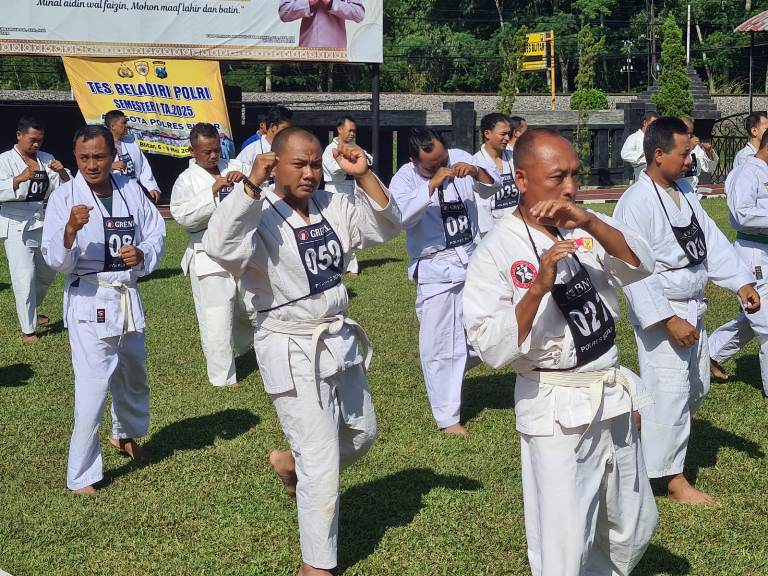 660 Personel Ikuti Tes Beladiri Polri Semester I Tahun 2025 di Polres Blitar