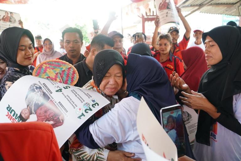 Risma Siap Selesaikan Kesulitan Pedagang Pasar Masyarakat di Sidoarjo