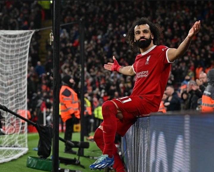 Gagal Penalti, Ganti Sepatu, Salah Bawa Liverpool ke Puncak