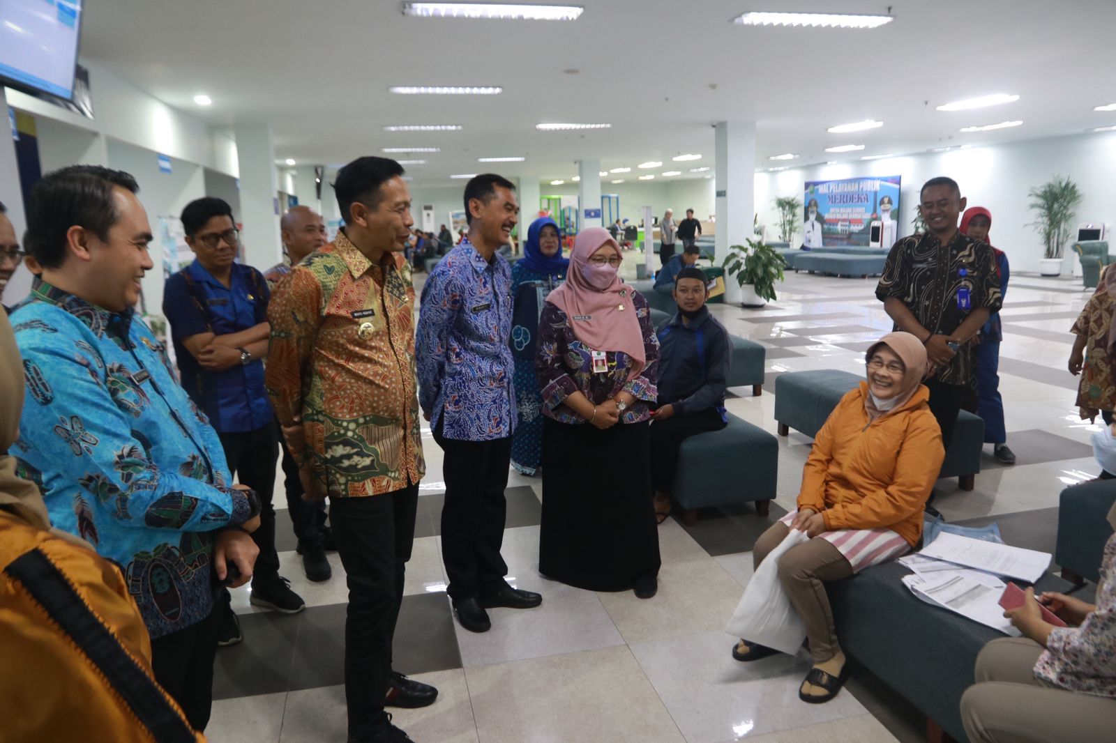 Pastikan Layanan Publik, Pj Wali Kota Malang Kunjungi MPP Merdeka