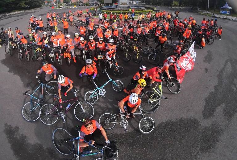 Ratusan Pesepeda Surabaya Galang Dana untuk Korban Aceh Tamiang dan Sumatera