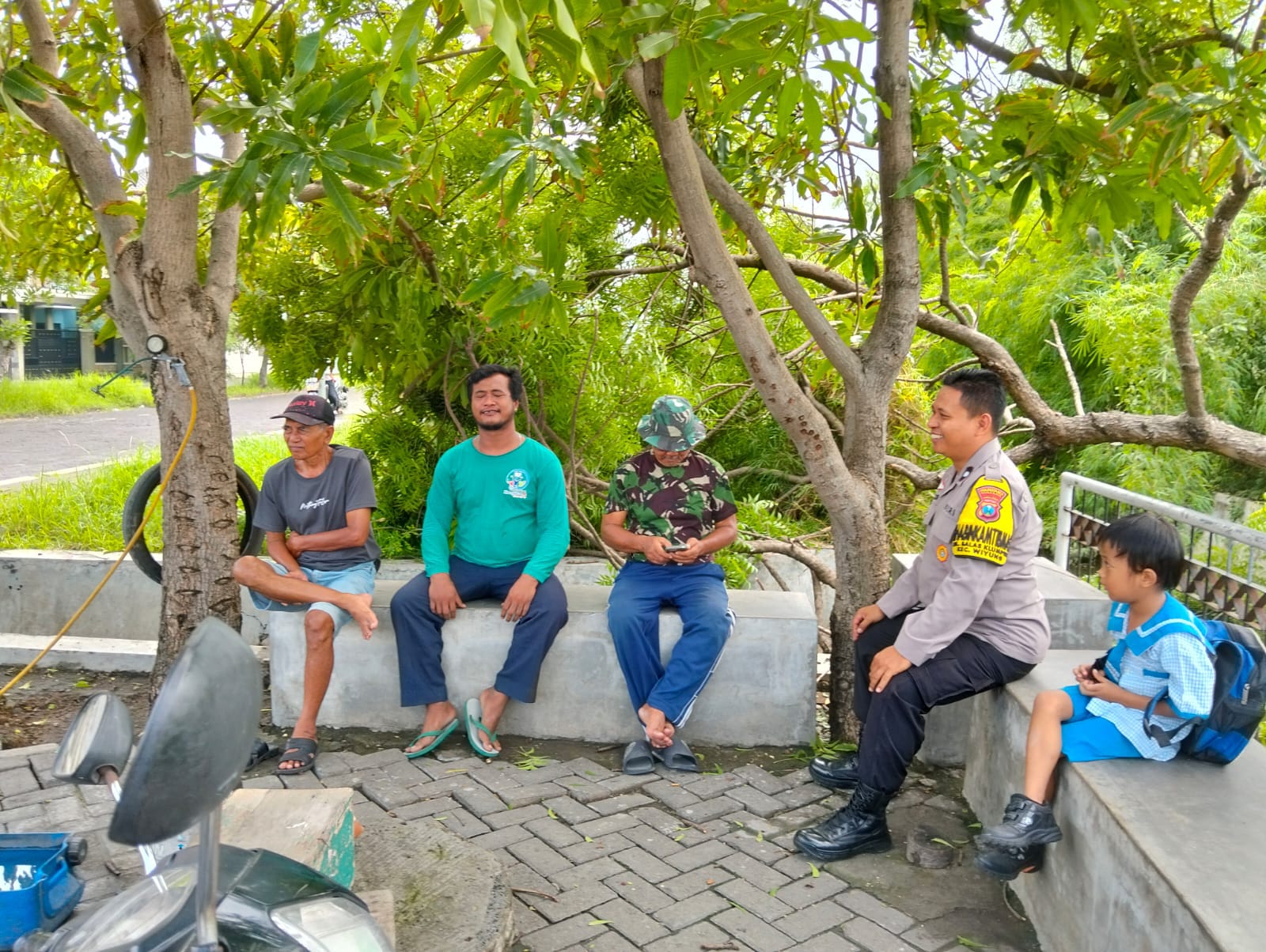 Bhabinkamtibmas Wiyung Ajak Warga Jalin Kerja Sama Jaga Kamtibmas