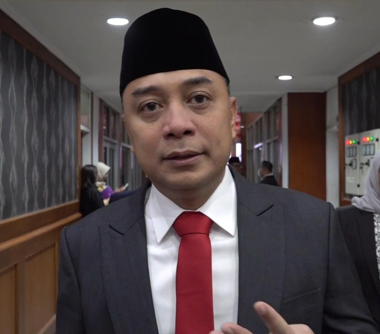 Pemkot Surabaya Ancam Copot Pengurus RT/RW yang Tarik Pungutan Sembarangan