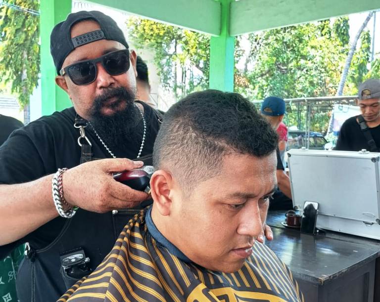 Peringati Sumpah Pemuda, GBSC Situbondo Gelar Potong Rambut Gratis