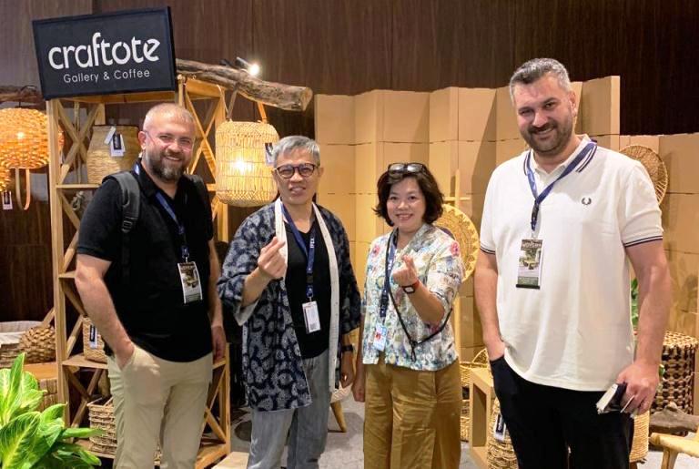 Lewat Program Pemberdayaan BRI, Couplepreneur Sukses Bawa Kerajinan Craftote Tembus Pasar Ekspor Asia dan AS 