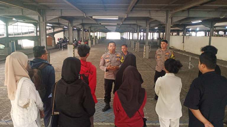 Polsek Wonocolo Gelar Uji Praktik SIM Cak Bhabin, Permudah Warga Lulus  SIM C