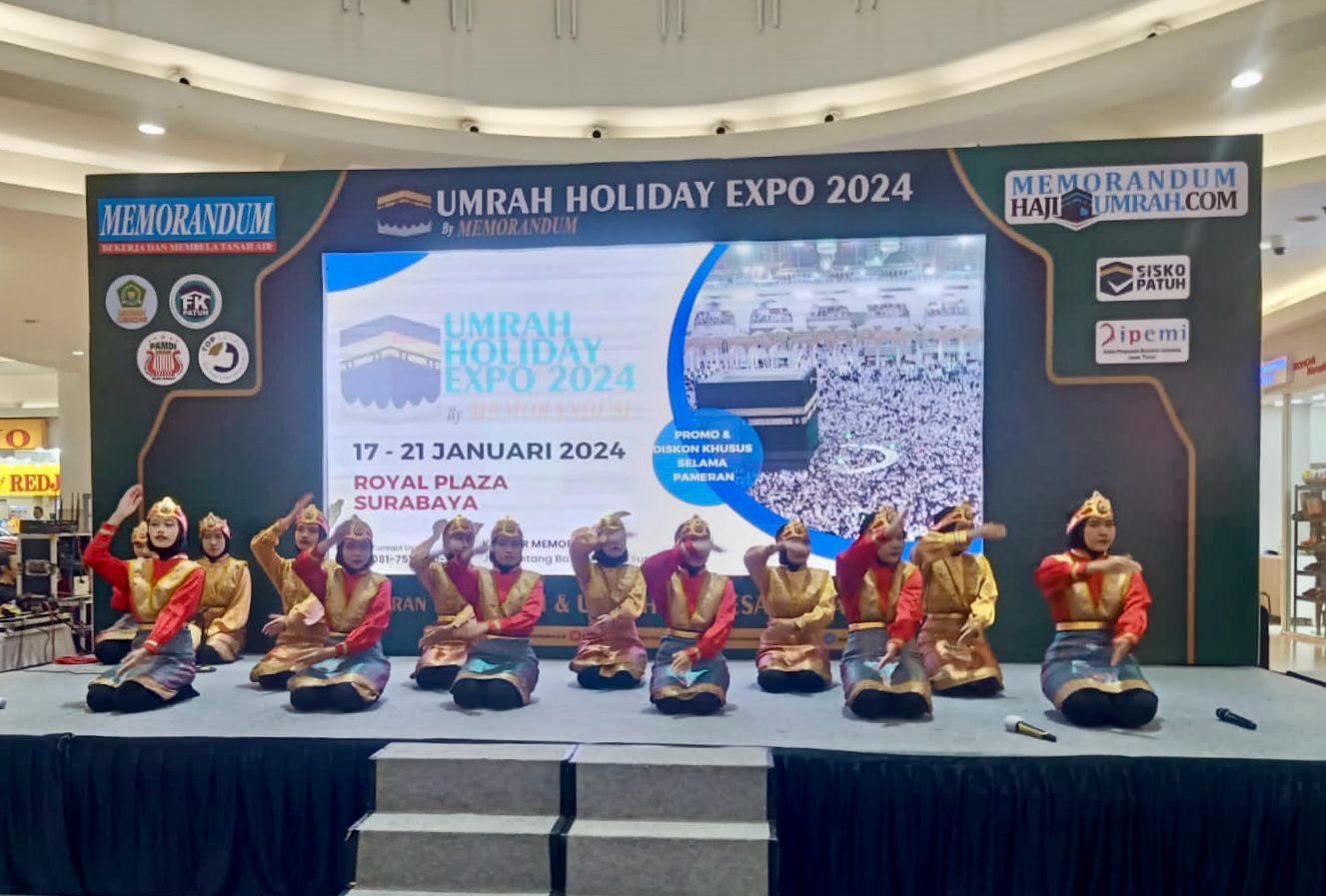 Silat dan Tari Saman SMA Khadijah Meriahkan Memorandum Umrah Holiday Expo 2024