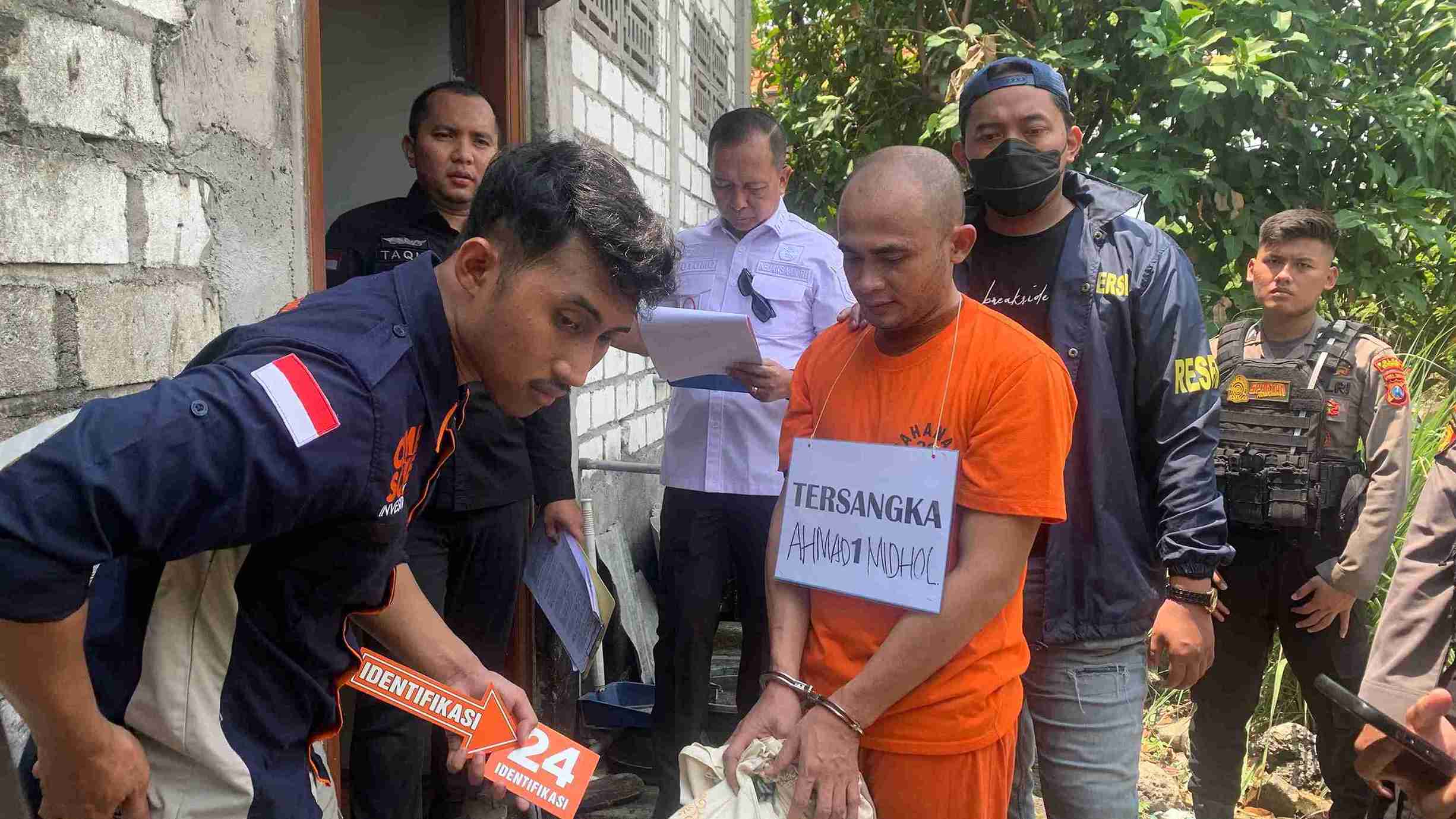 Jalani Rekonstruksi Ulang, Pembunuh Agen Bank Imaan Gresik Bakal Dijerat Pasal Berlapis