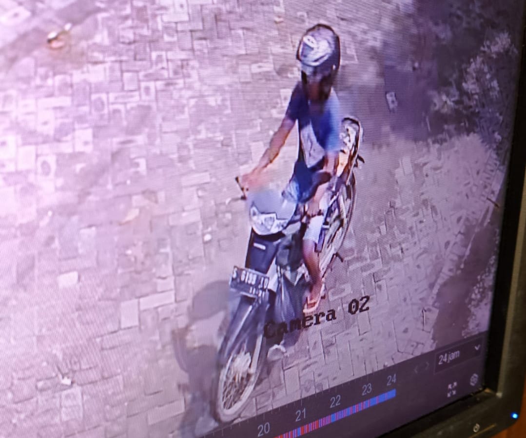 Terduga Pelaku Pencurian Gas Elpiji di Graha Indah Lamongan Terekam CCTV