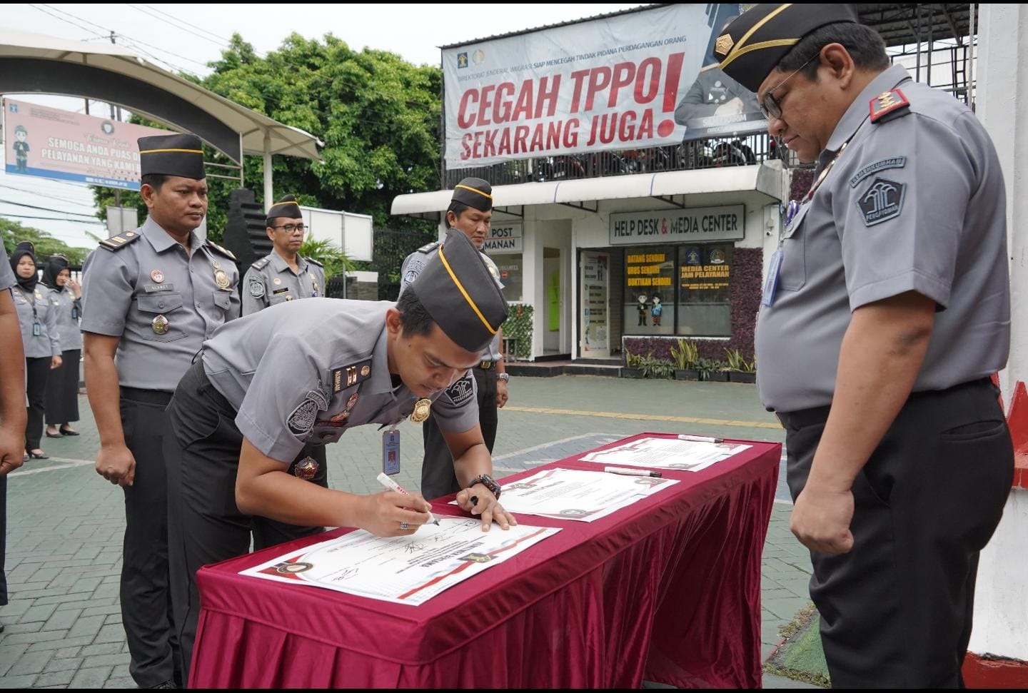 Pertahankan ZI dan WBBM, Kanim Tanjung Perak Wujudkan Pelayanan Berkualitas 