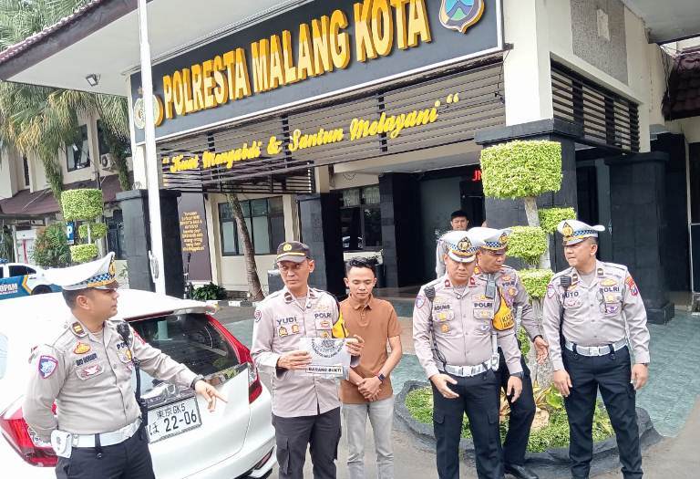  Viral! Pemuda di Malang Kena Tilang karena Pakai Plat Nomor Jepang di Mobil Honda Jazz