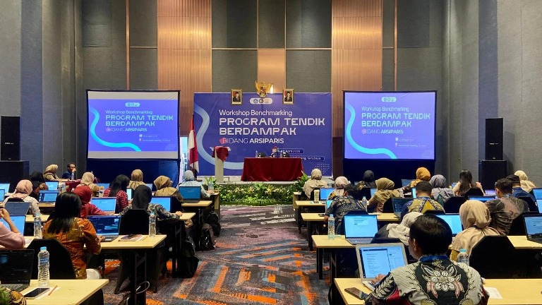 Workshop Tendik Berdampak Dorong Arsiparis Kampus Melek AI 